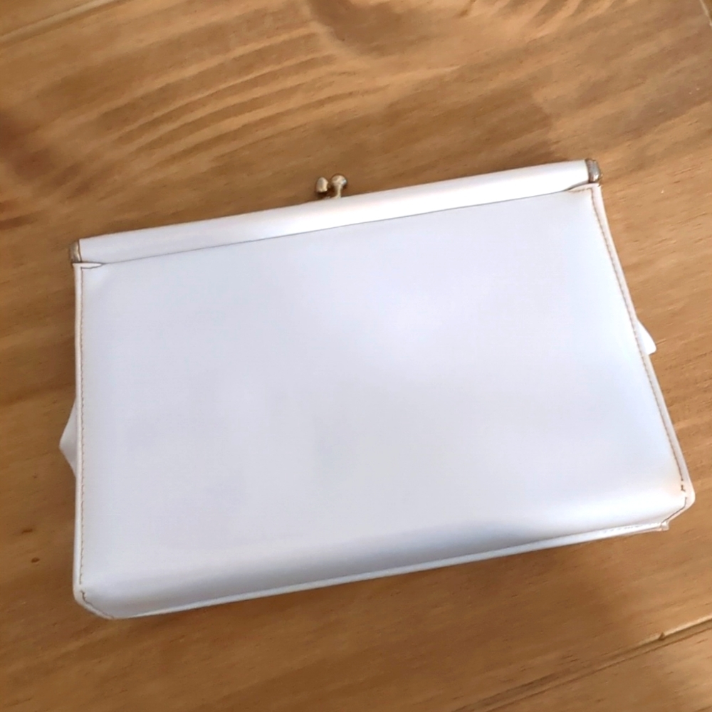 Vintage 1970s White Patten Leather Purse with chain handle/clutch